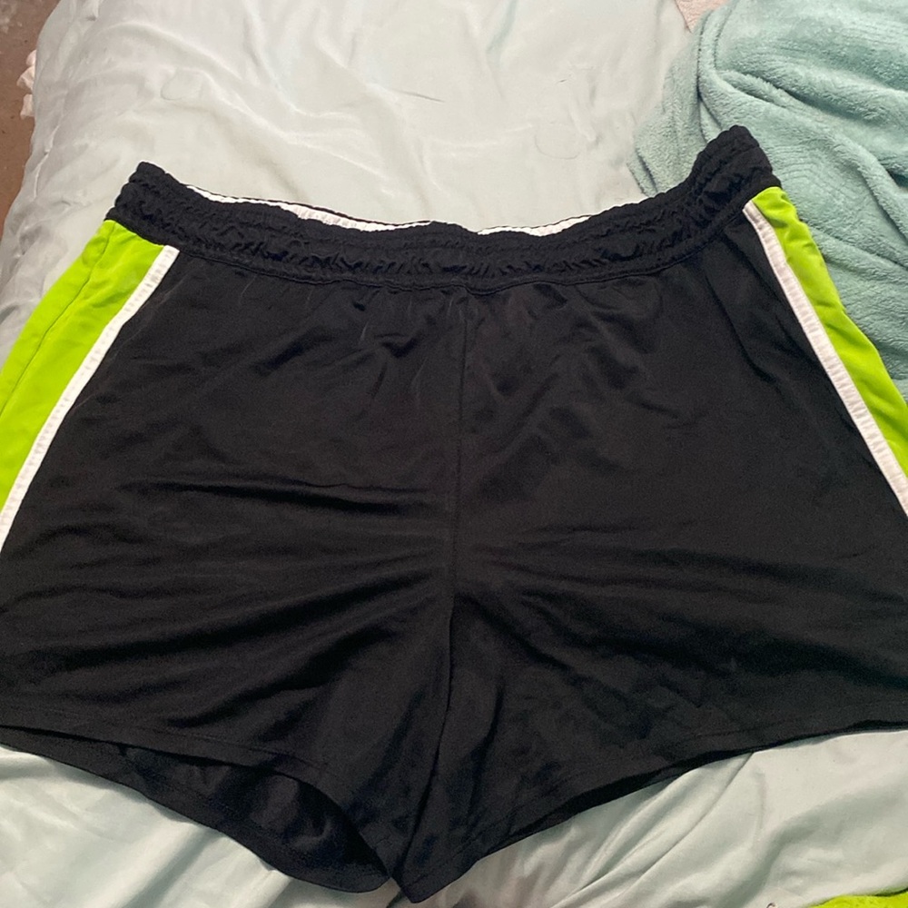 Athletic shorts ￼